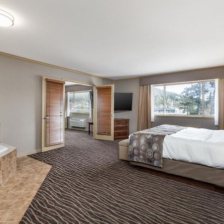 Prestige Radium Hot Springs Resort, Worldhotels Crafted Bagian luar foto