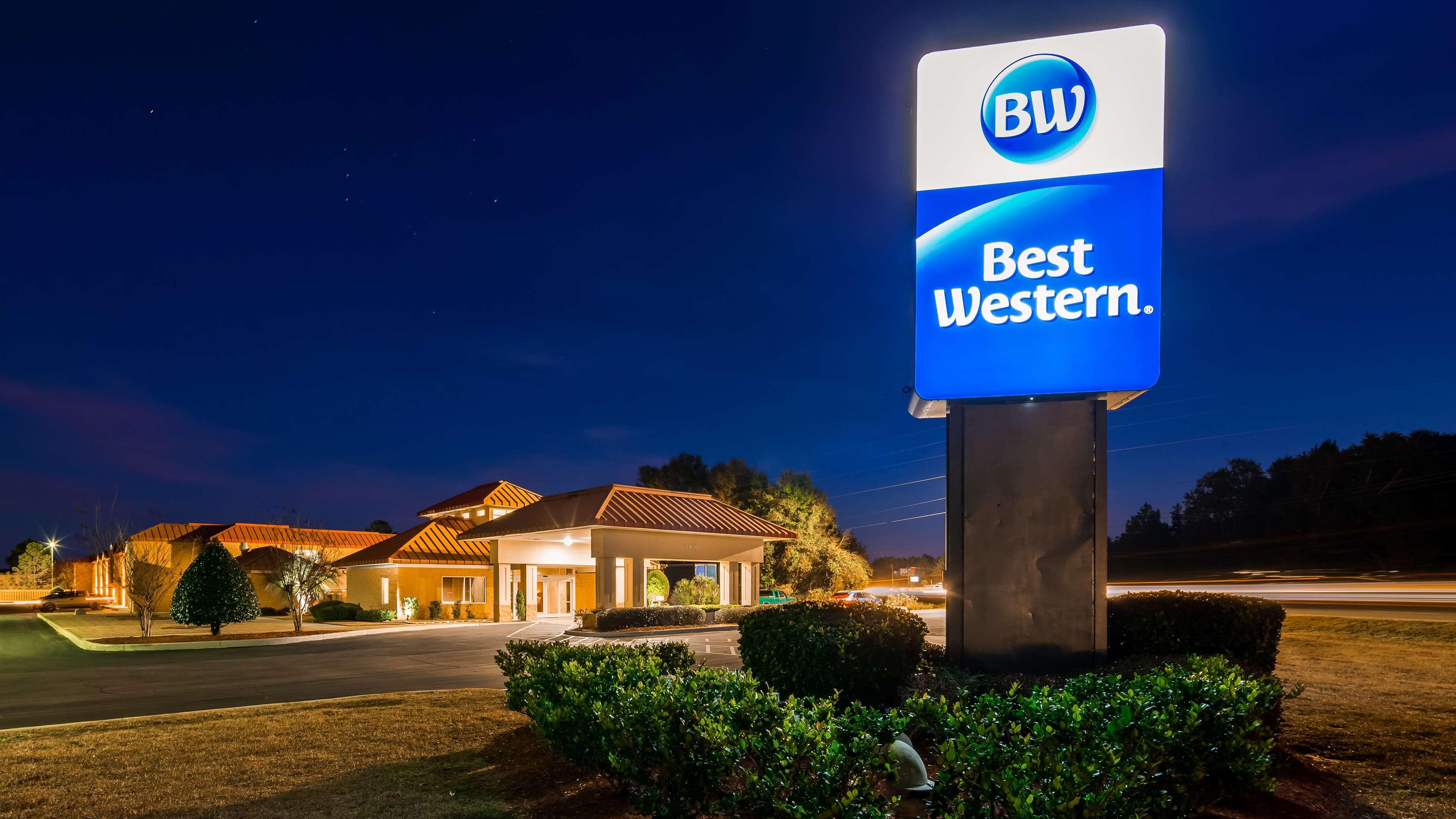 Prestige Radium Hot Springs Resort, Worldhotels Crafted Bagian luar foto