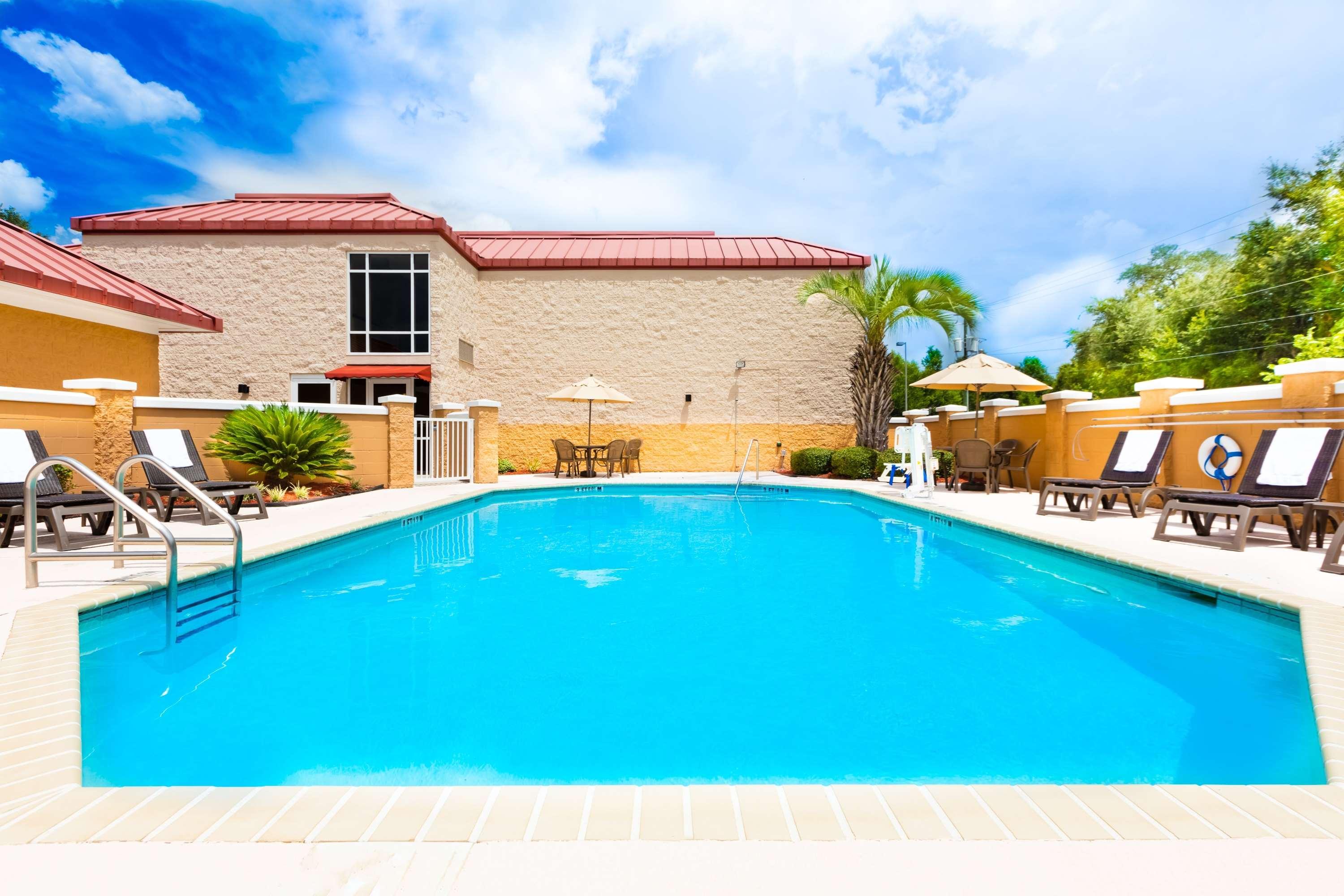 Prestige Radium Hot Springs Resort, Worldhotels Crafted Bagian luar foto