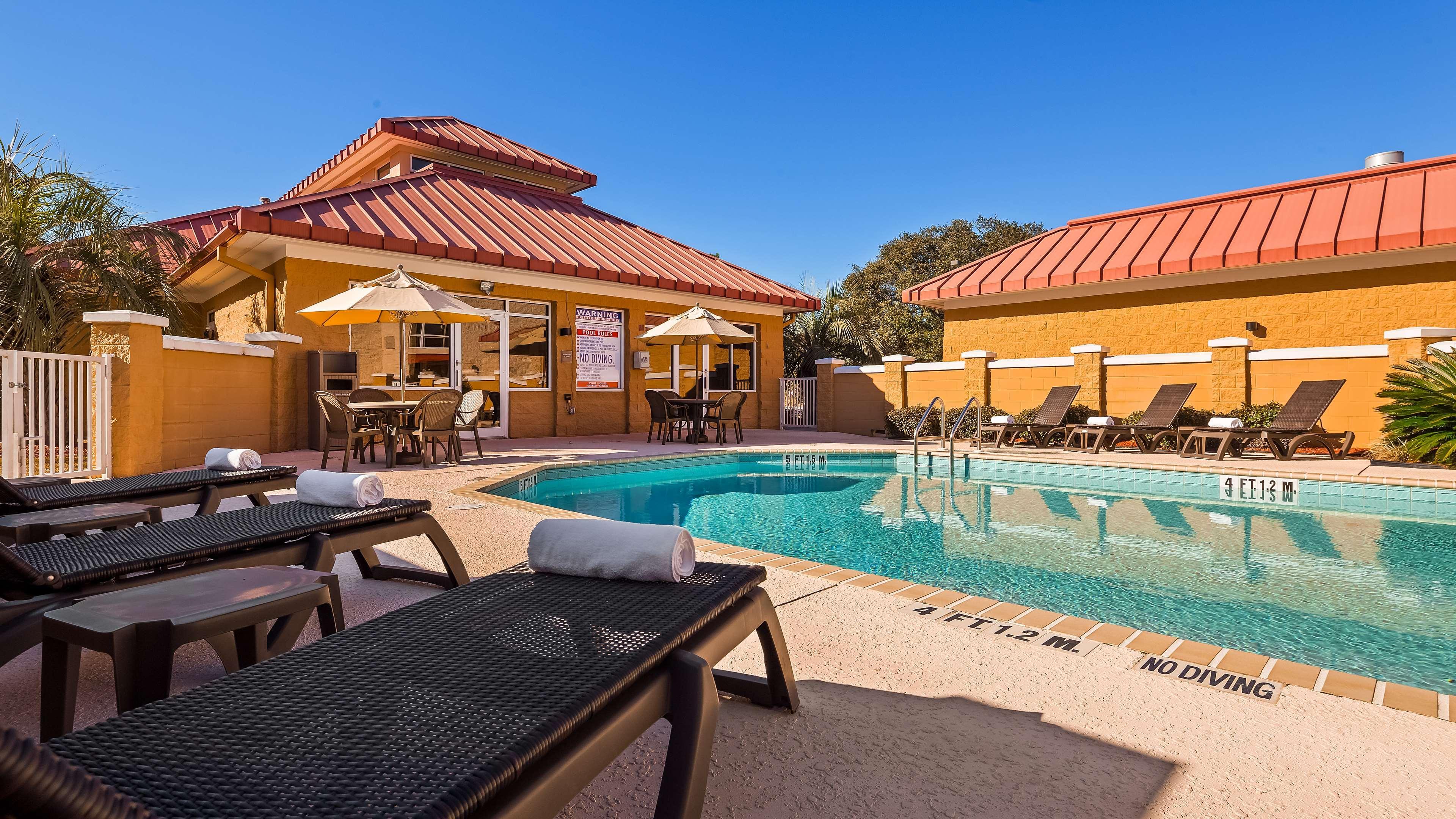 Prestige Radium Hot Springs Resort, Worldhotels Crafted Bagian luar foto