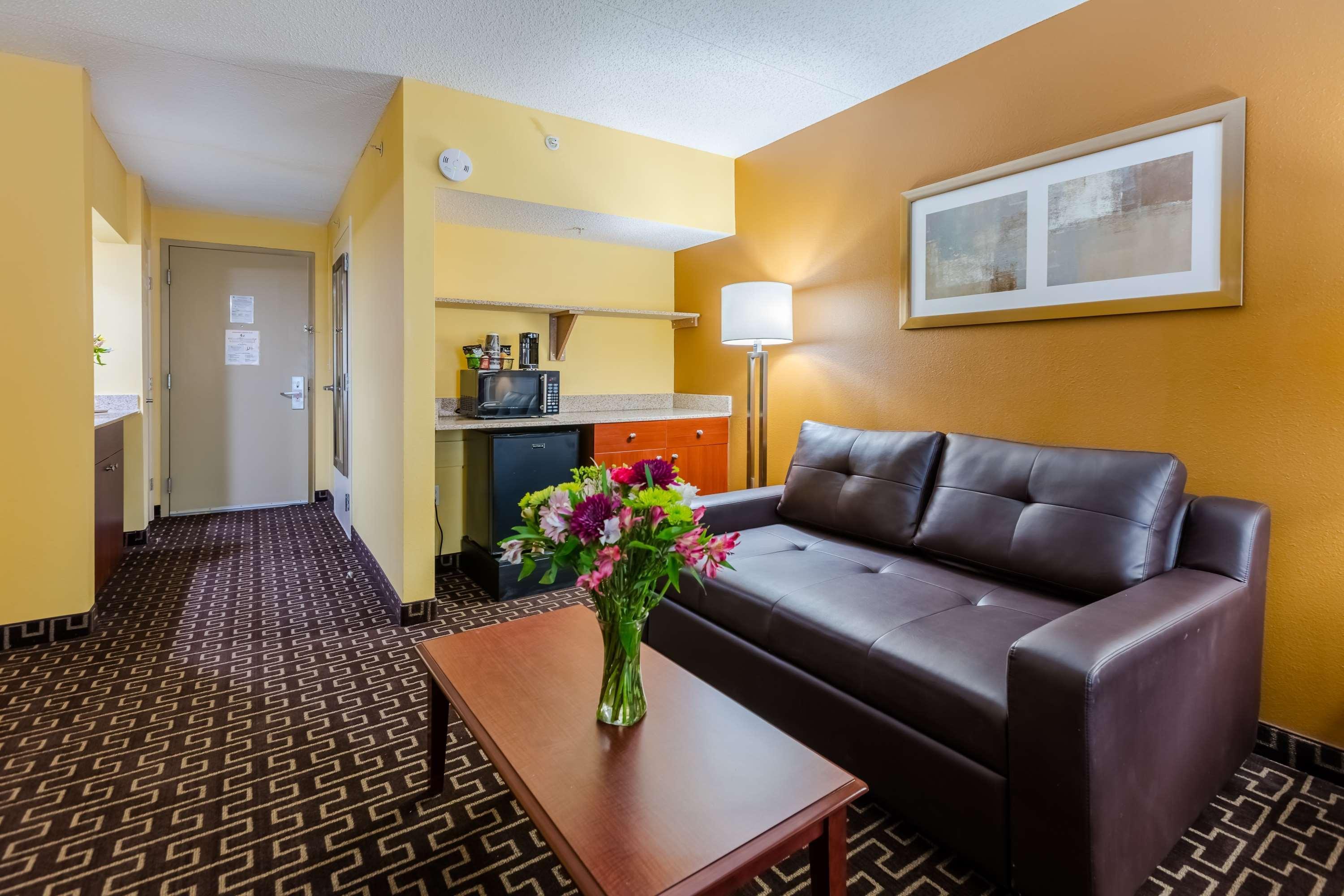Prestige Radium Hot Springs Resort, Worldhotels Crafted Bagian luar foto