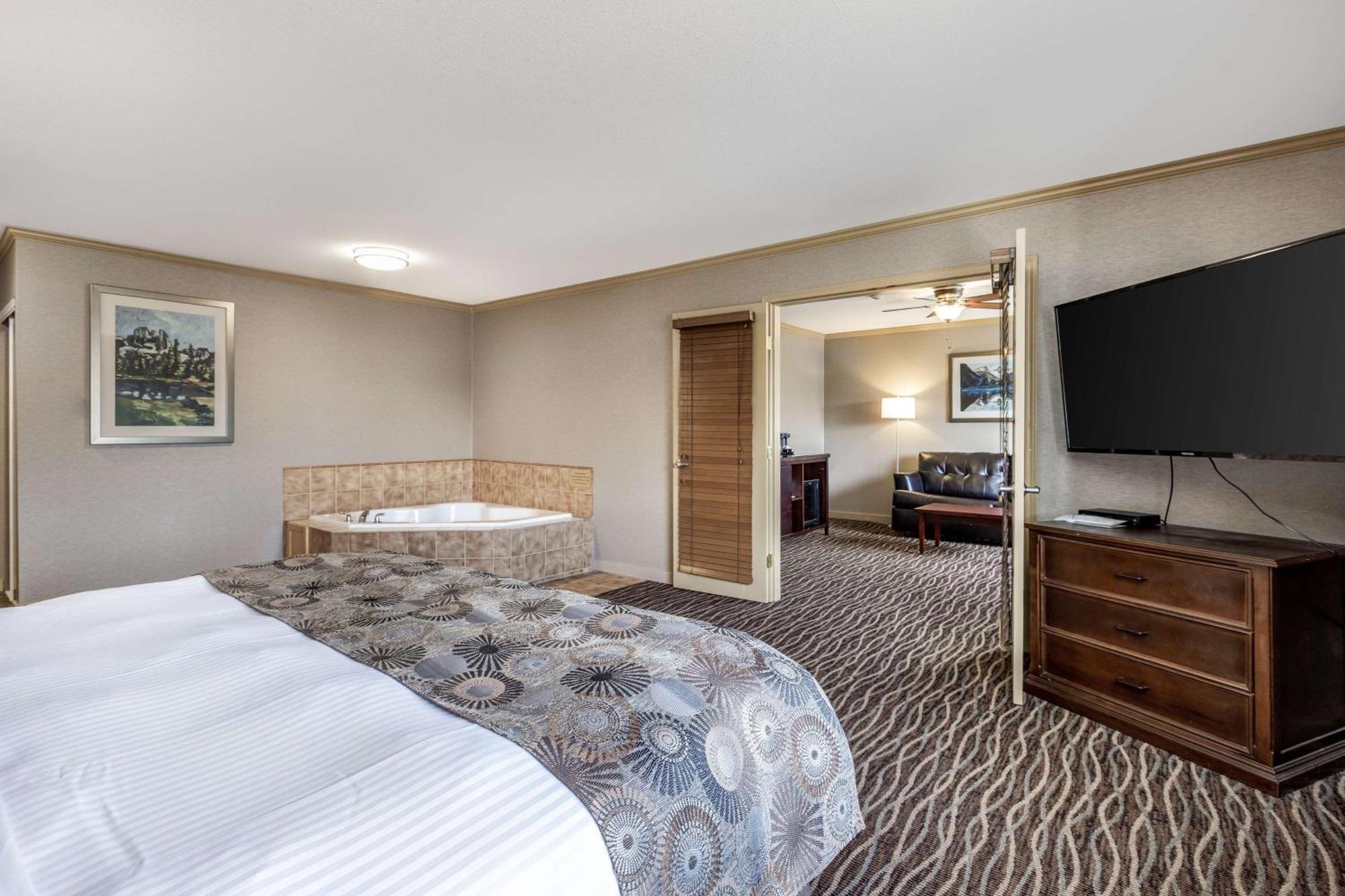 Prestige Radium Hot Springs Resort, Worldhotels Crafted Bagian luar foto