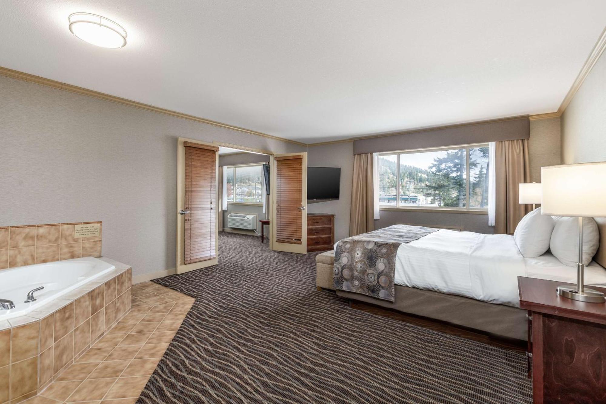 Prestige Radium Hot Springs Resort, Worldhotels Crafted Bagian luar foto